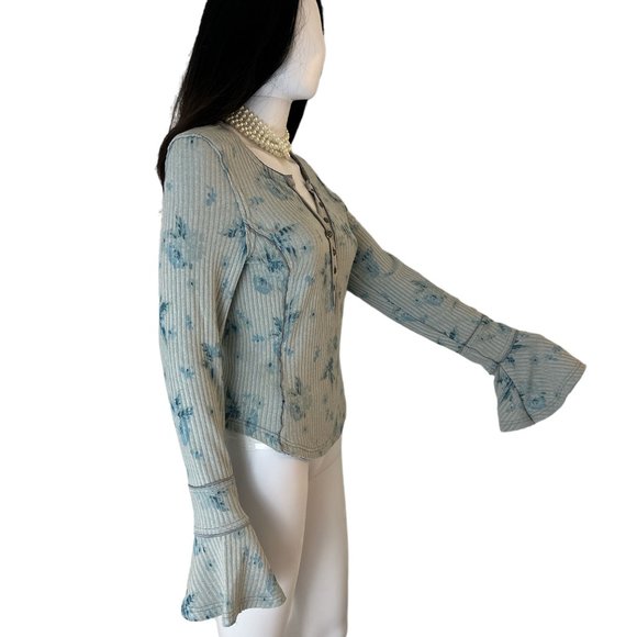 NWT Free People Grey Floral Ribbed Henley Long Bell Sleeve Boho Top S - Picture 4 of 9